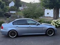 Gebraucht BMW 318 143 PS (105 kW) 2011 Blau Limousine