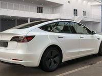 Gebraucht Tesla Model 3 Standard Range Plus 239 kW (325 PS) 2021 Pearl white multicoat Limousine