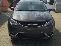 Używany Chrysler Pacifica Touring 291 KM (214 kW) 2019 Szary Kombi