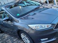 Gebraucht Ford Focus Business Edition 125 PS (91 kW) 2015 Grau Kombi