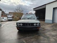 Gebraucht BMW 525 122 PS (89 kW) 1985 Grün Limousine