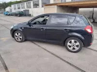 Używany Kia Ceed Attract 90 KM (66 kW) 2012 Czarny Hatchback