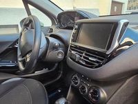 Gebraucht Peugeot 208 Style 82 PS (60 kW) 2016 Weiß Kleinwagen