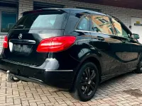 Gebraucht Mercedes B180 122 PS (89 kW) 2012 Schwarz Kleinwagen