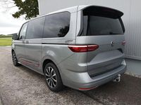 Nowe VW Multivan Sportline 150 KM (110 kW) 2025 Srebrny Minivan