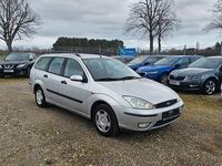 Usado Ford Focus Viva 101 CV (74 kW) 2004 Plateado Berlina