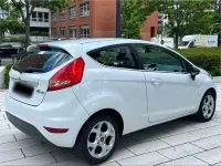 Usata Ford Fiesta Titanium 95 CV (69 kW) 2011 Bianco Utilitaria
