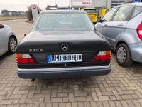 Gebraucht Mercedes E230 132 PS (97 kW) 1989 Andere farben Limousine