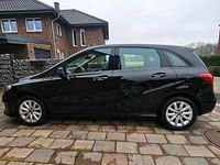 Usado Mercedes B200 136 HP (100 kW) 2017 Preto Monovolume