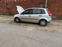 Gebraucht Ford Fiesta 80 PS (58 kW) 2002 Silber Kleinwagen