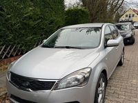 Gebraucht Kia Ceed Attract 90 PS (66 kW) 2011 Silber Kleinwagen