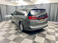 Neu Chrysler Pacifica 291 PS (214 kW) 2026 Grau Van / Kleinbus