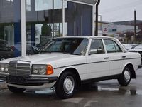 Gebraucht Mercedes 200 94 PS (69 kW) 1980 Weiß Limousine