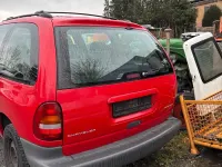 Second-hand Chrysler Voyager 2000 Roșu Monovolum