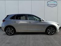 Gebraucht Hyundai i30 Edition 30+ 120 PS (88 kW) 2021 Shimmering silver Limousine