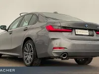 Gebraucht BMW 330e 292 PS (214 kW) 2024 Grau Limousine