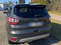 Gebraucht Ford Kuga Titanium 150 PS (110 kW) 2017 Grau SUV