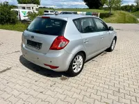 Gebraucht Kia Ceed 90 PS (66 kW) 2009 Silber Kleinwagen