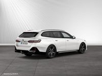 Gebraucht BMW 520 M Sport 208 PS (152 kW) 2025 Mineralweiß metallic Kombi