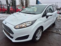 Gebraucht Ford Fiesta Trend 60 PS (44 kW) 2013 Frostweiß Kleinwagen