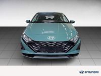 Gebraucht Hyundai i20 Select 101 PS (74 kW) 2025 Mangrove green Kleinwagen