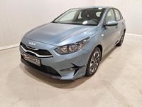 Neu Kia Ceed Play 101 PS (74 kW) 2025 Yucca steel Kleinwagen