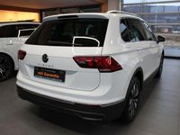 Gebraucht VW Tiguan Move 150 PS (110 kW) 2023 Pure white SUV