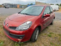 Gebraucht Renault Clio II 63 PS (46 kW) 2005 Rot Limousine