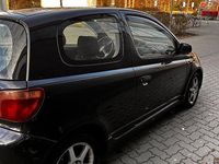 Gebraucht Toyota Yaris 106 PS (77 kW) 2001 Schwarz Limousine