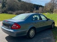 Gebraucht Mercedes E240 177 PS (130 kW) 2024 Blau Limousine
