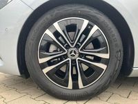 Gebraucht Mercedes B180 Progressive 116 PS (85 kW) 2024 Silber Van / Kleinbus