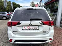 Second-hand Mitsubishi Outlander P-HEV Plus 121 CP (88 kW) 2017 Alb SUV