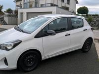 Gebraucht Toyota Yaris 68 PS (50 kW) 2016 Weiß Kleinwagen