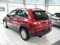 Gebraucht VW Tiguan Track & Field 170 PS (125 kW) 2009 Rot SUV
