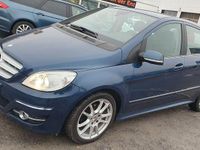 Gebraucht Mercedes B200 140 PS (102 kW) 2010 Blau Van / Kleinbus