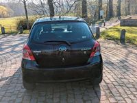 Gebraucht Toyota Yaris 99 PS (72 kW) 2011 Schwarz Kleinwagen