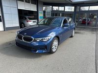 Gebraucht BMW 330e Advantage 252 PS (185 kW) 2022 Phytonicblau metallic Kombi