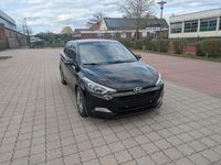 Gebraucht Hyundai i20 Active 101 PS (74 kW) 2016 Schwarz Coupé