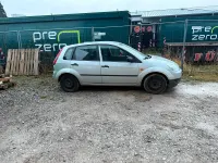 Gebraucht Ford Fiesta 84 PS (61 kW) 2003 Silber Kleinwagen