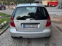 Gebraucht Mercedes A160 Elegance 95 PS (69 kW) 2011 Silber Van / Kleinbus