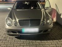 Gebraucht Mercedes E200 Classic 122 PS (89 kW) 2004 Beige Limousine
