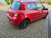 Gebraucht Renault Clio 75 PS (55 kW) 2012 Rot Kleinwagen