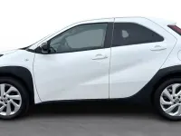 Gebraucht Toyota Aygo X Active 72 PS (52 kW) 2024 Schneeweiß 040 SUV