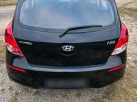 Gebraucht Hyundai i20 85 PS (62 kW) 2014 Schwarz Kleinwagen