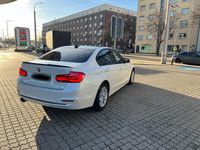 Gebraucht BMW 320 184 PS (135 kW) 2017 Weiß Limousine