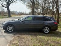 Gebraucht Mercedes C220 197 PS (144 kW) 2024 Grau Kombi