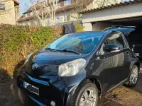 Second-hand Toyota iQ 68 CP (50 kW) 2011 Negru Hatchback