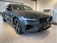 Neu Volvo V60 Plus 350 PS (257 kW) 2026 Grün (forest lake) Kombi