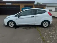 Gebraucht Ford Fiesta 65 PS (47 kW) 2012 Weiß Kleinwagen