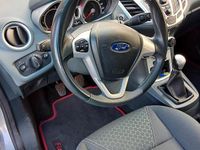 Gebraucht Ford Fiesta Titanium 82 PS (60 kW) 2011 Silber Kleinwagen